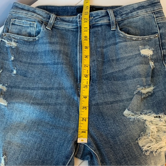 Risen Distressed Girlfriend High Rise Skinny Jeans - Picture 12 of 16